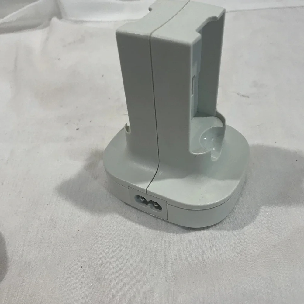 Microsoft Xbox 360 Quick Charge Kit White Dual Battery Charger Dock DPSN-10EB A